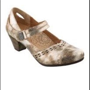 TAOS Vintage Silver Mary Jane Pumps Leather 8.5